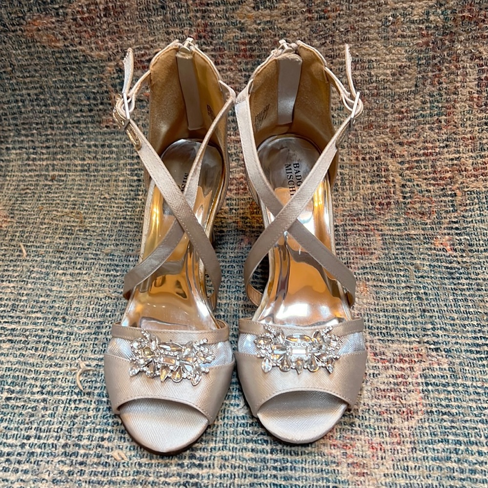 Badgley Mischka Silver Heels Size 3